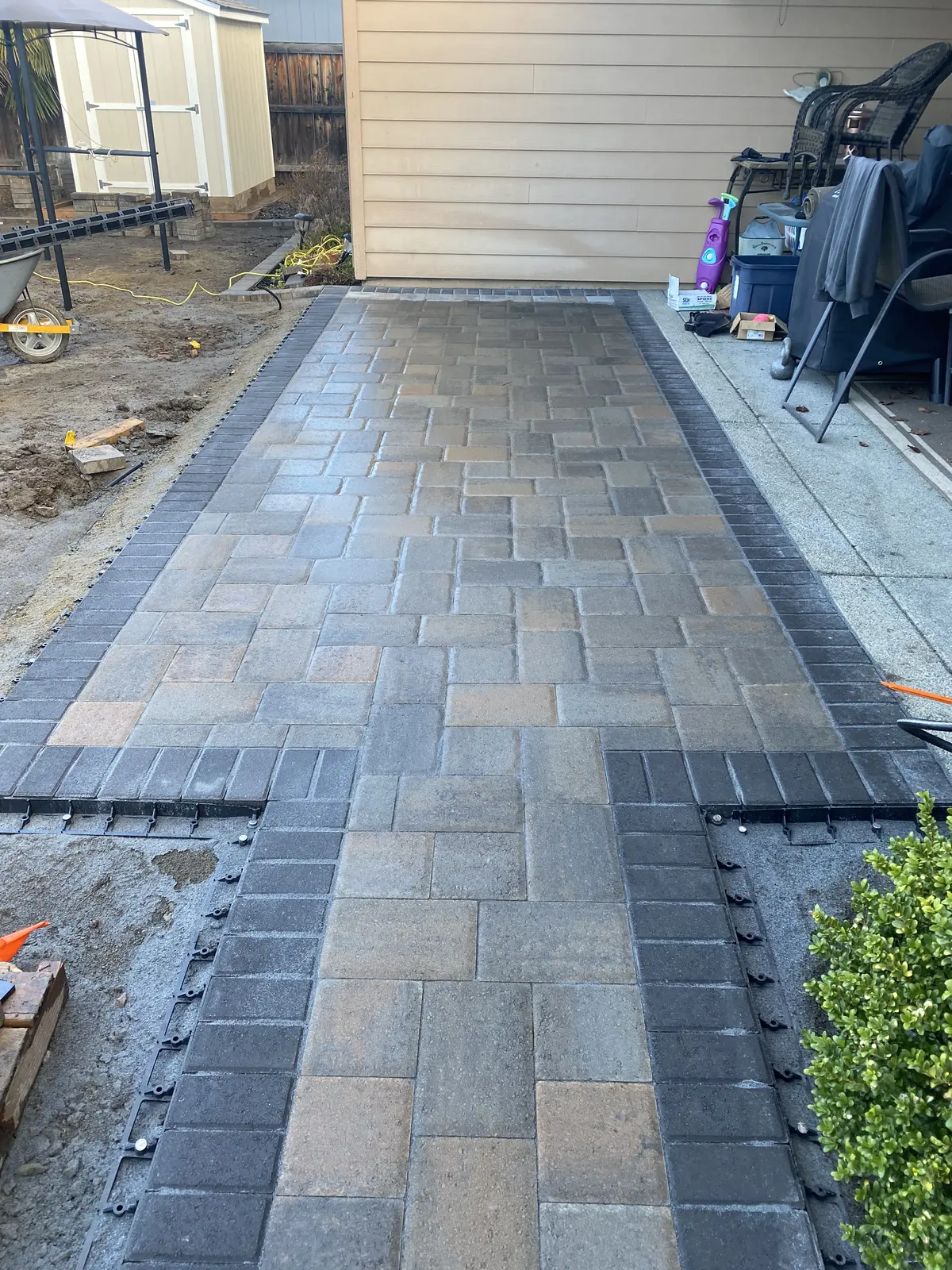 Paver walkway with a contrasting border